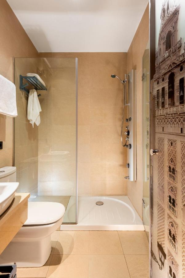 Cathedral Luxury Studio, Swimming Pool And Cathedral Views Seville Exterior photo